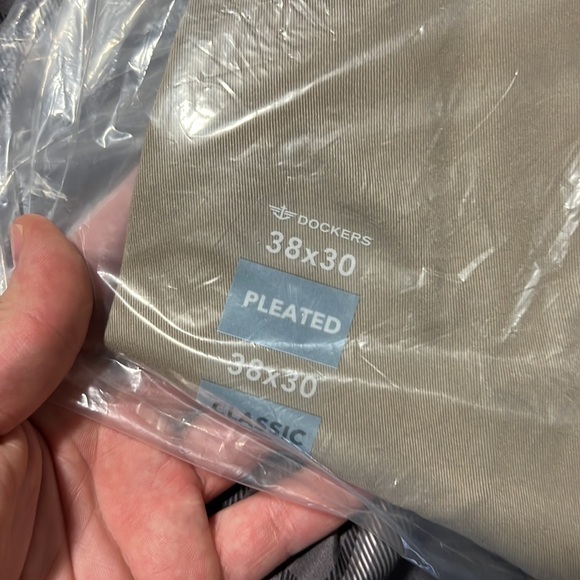 Dockers Easy Stretch Khakis Pleated in Classic Fit in Khaki - Picture 7 of 8